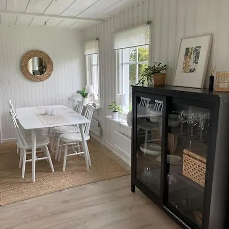 Mysigt Hus Naera Hav Och Skog Pa Haerliga Alnoe Villa Myrnas Exterior photo