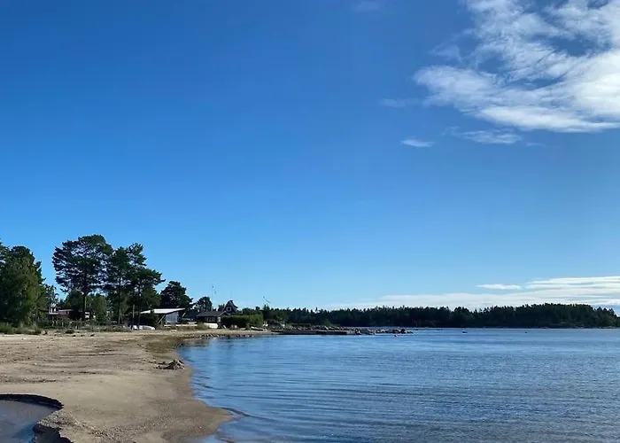 Mysigt Hus Naera Hav Och Skog Pa Haerliga Alnoe