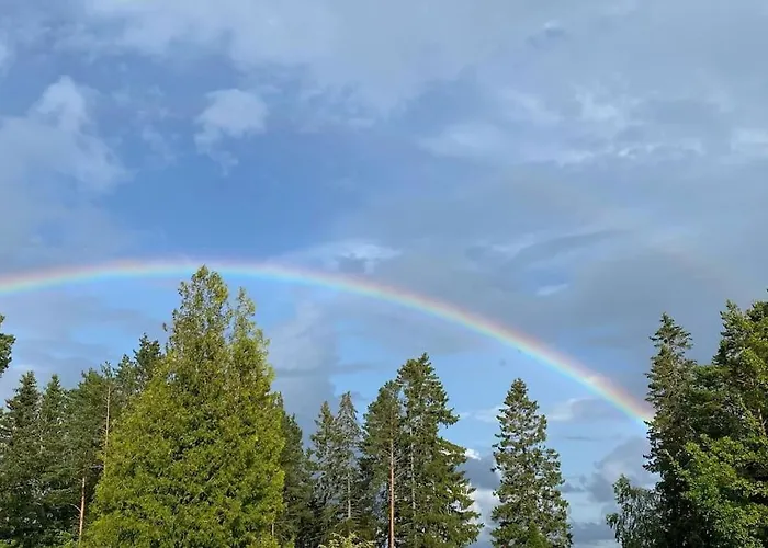 Mysigt Hus Naera Hav Och Skog Pa Haerliga Alnoe