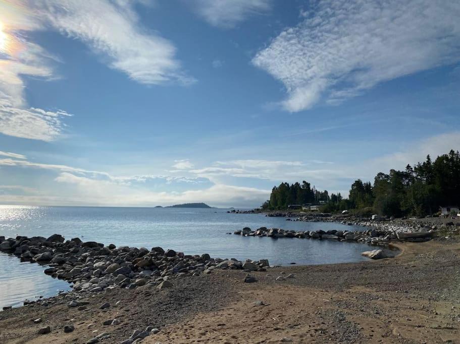Huvilat Mysigt Hus Naera Hav Och Skog Pa Haerliga Alnoe Myrnas