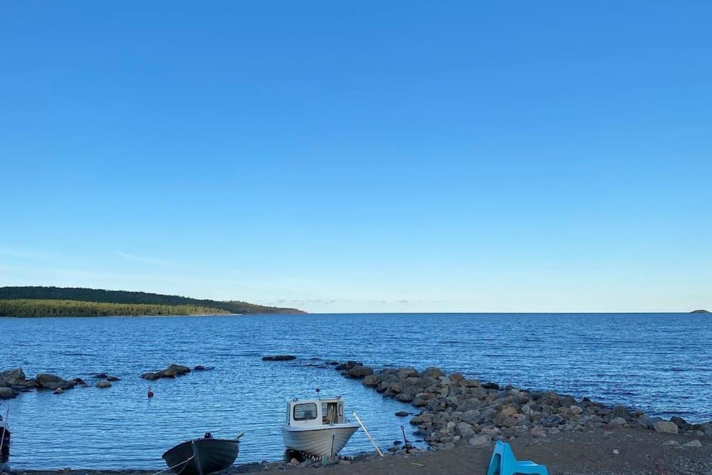 Mysigt Hus Naera Hav Och Skog Pa Haerliga Alnoe Huvilat Myrnas